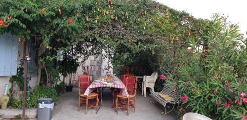 Montolieu Lit Et Petit-Déjeuner | Château de Villeneuve - Montolieu
