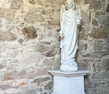 Montolieu Lit Et Petit-Déjeuner | Château de Villeneuve - Montolieu