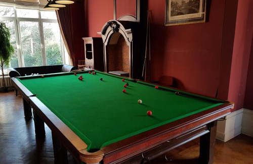 Belhez Hôtel | Château Lambert Moulinsart Hotel, shuttle airport, long term parking, snooker, large terrasse, dinner, breakfast