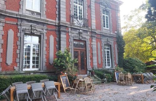Belhez Hôtel | Château Lambert Moulinsart Hotel, shuttle airport, long term parking, snooker, large terrasse, dinner, breakfast