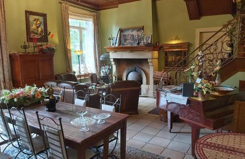 Belhez Hôtel | Château Lambert Moulinsart Hotel, shuttle airport, long term parking, snooker, large terrasse, dinner, breakfast