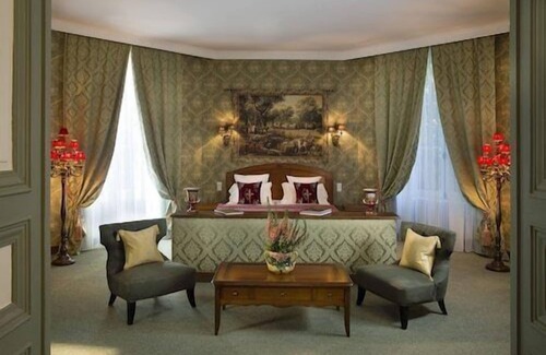 Sepmes Hôtel | Château Laroche-Ploquin