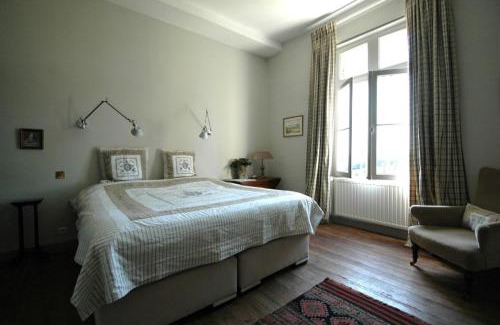 Faux Lit Et Petit-Déjeuner | Château Le Tour - Chambres d'Hôtes