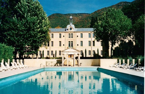 Montbrun-les-Bains Appartement | Studio dans la Drôme avec piscine partagée