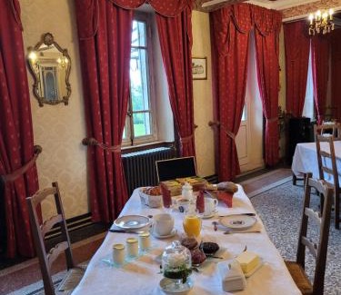 Condal Lit Et Petit-Déjeuner | Château St Sulpice Chambre Pampilles