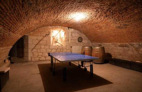 Fajolles Appartement | Château Stay – 1BR 4P with Pool & Park Access