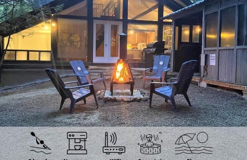 Sainte-Lucie-des-Laurentides Cabine | Chalet le chaleureux et coquet petit Caribou (1603)