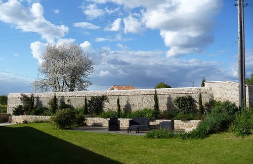 Saint-Georges-les-Baillargeaux Cottage | Charming gîte for 4/5 people, "La jument verte", 4 minutes from Futuroscope