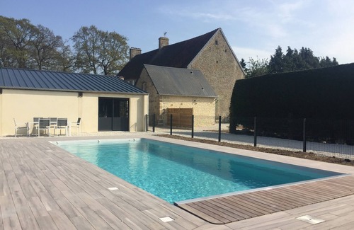 Sainte-Mere-Eglise Cottage | Charmant petit gite pour deux personnes avec piscine