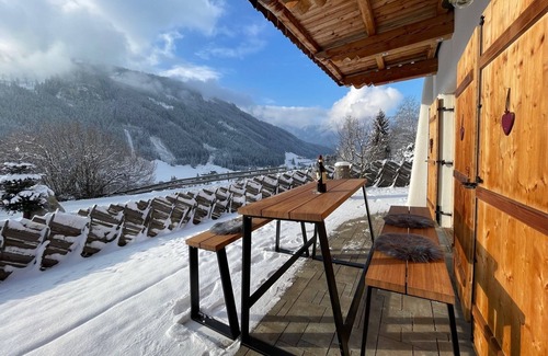 Schonbach Chalet De Ski | Chalet "Das Zwölferl" - Arrive and feel good - with e-charging station