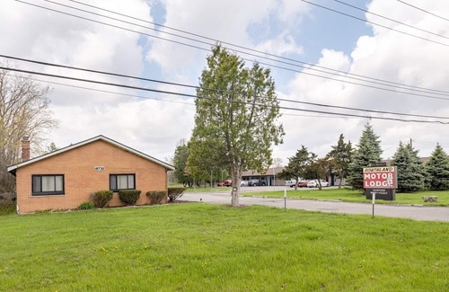 Riverview Appartement | Charming Private Room in Browntown for 2, Detroit