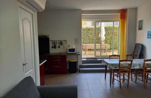 Luchat Cottage | LE CHAI, Gite 2/4 pers,T1bis,piscine 9X4, triangle Saintes / Royan / Oléron