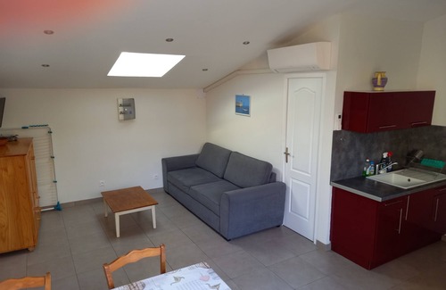 Luchat Cottage | LE CHAI, Gite 2/4 pers,T1bis,piscine 9X4, triangle Saintes / Royan / Oléron