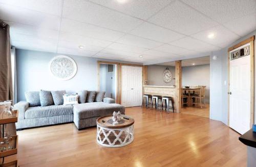 Ingleside Appartement | Chain O' Lakes Beach Penthouse Sunset View and Boat Dock
