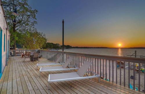 Ingleside Appartement | Chain O' Lakes Beach Penthouse Sunset View and Boat Dock