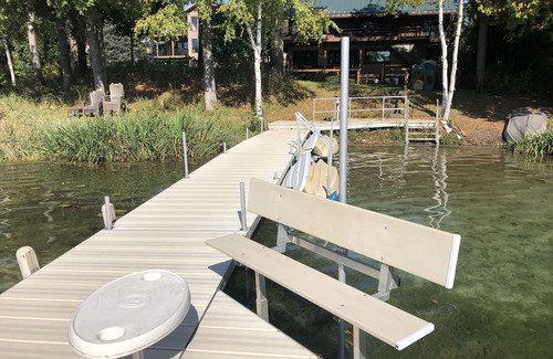 Waupaca Maison | Chain O'Lakes Homes pour les grands groupes multi-familiaux, les mariages et les événements