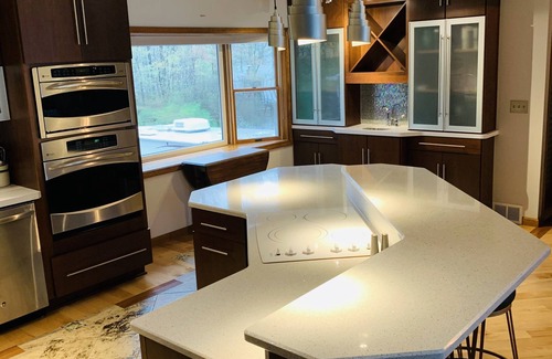 Waupaca Maison | Chain O' Lakes Pleasant Heaven - Sleeps 10