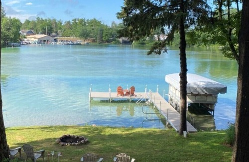 Waupaca Maison | Chain O' Lakes Pleasant Heaven - Sleeps 10