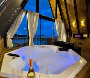 Imarui Cabine | Chalé Beira da Lagoa Jacuzzi, Lareira e Piscina