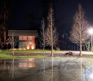 Rolante Maison | Chalé Celeiro em frente ao lago