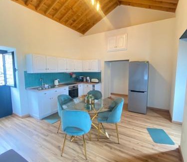Praia da Vitoria Chalet De Ski | Chalé da Ribeira