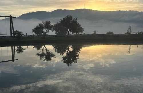Leoberto Leal Chalet De Ski | Chalé Dentro da Lagoa, Ambiente Silencioso em Meio a Natureza, Porém no Centro