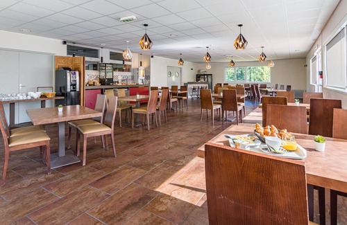 Chaveignes Chalet De Ski | Chalet Abordable au cœur du Val de Loire | Accès Piscine
