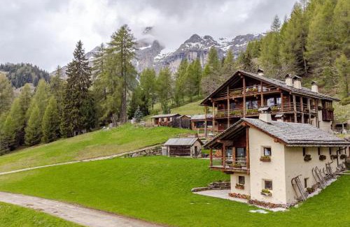 Livinallongo del Col di Lana Chalet De Ski | Chalet Dolomites Luxe con Spa, Piscine, Jacuzzi e Cinema Privato