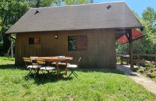 Blanquefort-sur-Briolance Chalet De Ski | maison chalet,piscine privée chauffée (15/05 à 01/10)aux portes du Perigord noir