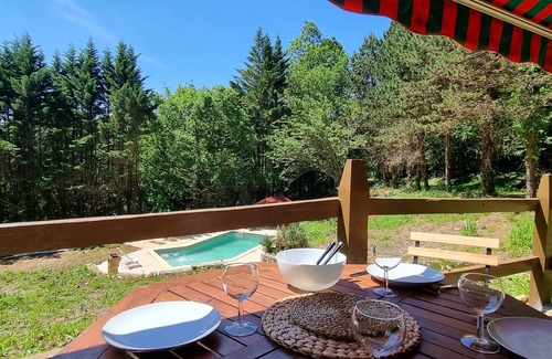 Blanquefort-sur-Briolance Chalet De Ski | maison chalet,piscine privée chauffée (15/05 à 01/10)aux portes du Perigord noir