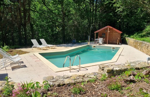 Blanquefort-sur-Briolance Chalet De Ski | maison chalet,piscine privée chauffée (15/05 à 01/10)aux portes du Perigord noir
