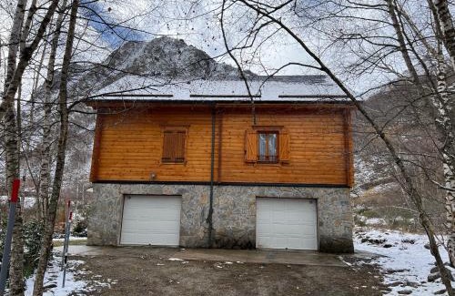 L'Hospitalet-pres-l'Andorre Chalet De Ski | Chalet bois au coeur des Pyrénées ariégeoises