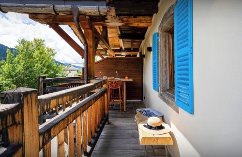 Saint-Nicolas-la-Chapelle Appartement | Chalet Belle Source B - Cosy stay for 6 - 12km from Megève - OVO Network