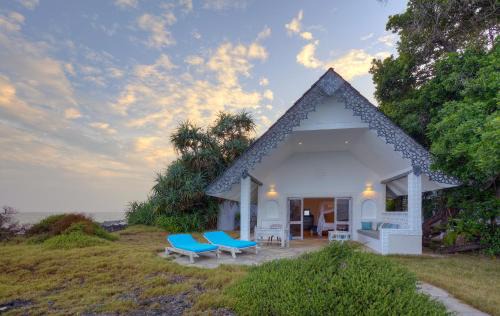 Galu Station Balnéaire | Chale Island Resort