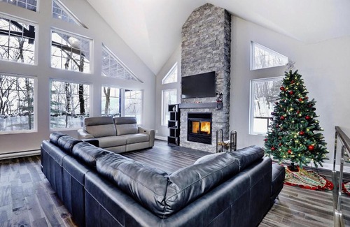 Stoneham Chalet De Ski | Chalet 06 Chemin Blanc by Les Chalets Alpins
