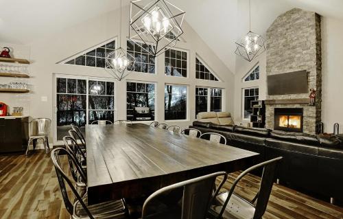Stoneham Chalet De Ski | Chalet 06 Chemin Blanc by Les Chalets Alpins