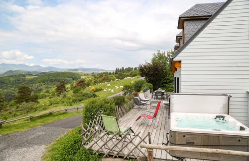 Saint-Nectaire Chalet De Ski | CHALET 136 m² - 4 * - 8 personnes - vue exceptionnelle sur le massif du Sancy