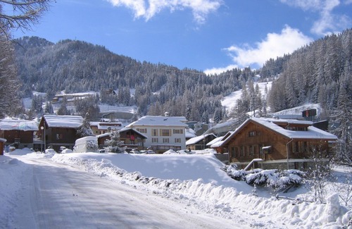 La Roche Chalet De Ski | Chalet 290m2, 15 pers/8chambres, Pistes/Télésiège à 100m,*** Tout confort