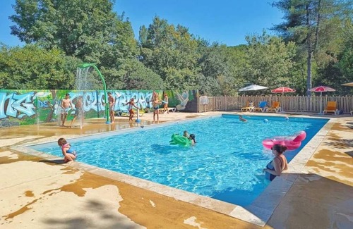 Beaumont-du-Perigord Chalet De Ski | Chalet 3 étoiles - Parc aquatique - ccbbeee
