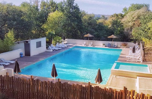 Montreal Chalet De Ski | Chalet 3, la clé des champs avec piscine, animations l'été et très belle vue