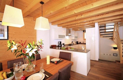 Heremence Chalet De Ski | Chalet, 350m des commerces, balcon, cheminée ou poêle à bois, parking, télévision, 150m², Thyon