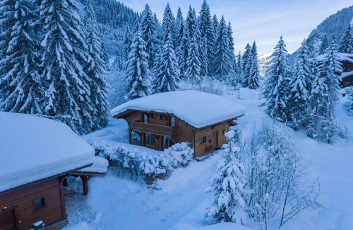 Les Prodains Chalet De Ski | Chalet, 3ème étage, cheminée ou poêle à bois, télévision, 170m², Morzine