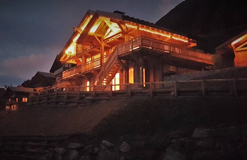 Beaufort Chalet De Ski | Grand chalet de LUXE, jacuzzi, sauna, vues imprenables, grande terrasse au sud