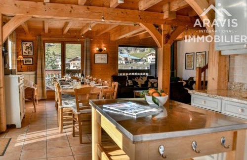 Le Grand-Bornand Chalet De Ski | Chalet 5 chambres au pied des pistes, idéal pour ski et vélo tourisme! - FR-1-391-24