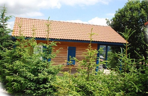 Blavignac Chalet De Ski | Chalet '6 Personnes Bleuet price Semaine' with Mountain View, Shared Pool and Wi-Fi