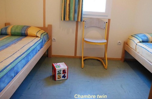 Blavignac Chalet De Ski | Chalet '6 Personnes Zinnia Semaine' with Mountain View, Shared Pool and Wi-Fi