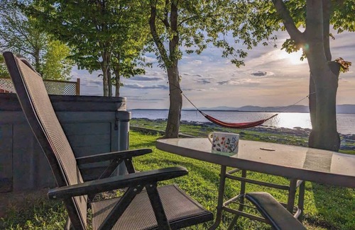 Cap-Saint-Ignace Chalet De Ski | Chalet #7 Bord de l'eau | Spa | Foyer | Wifi | AC