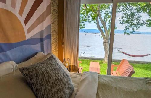 Cap-Saint-Ignace Chalet De Ski | Chalet #7 Waterfront with Spa Fireplace Wifi & AC