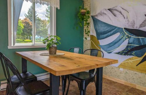 Cap-Saint-Ignace Chalet De Ski | Chalet #9 Waterfront with Spa Fireplace Wifi & AC