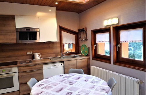 Montriond Chalet De Ski | Bel appartement en chalet avec balcon et parking, accès direct au domaine